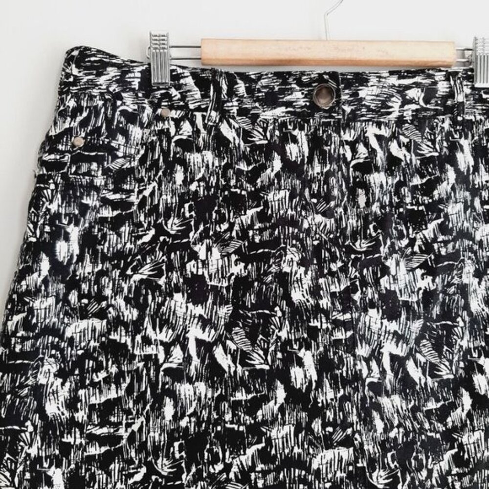 REITMANS / Skort B&W Mini Skirt Style w/ Pockets Abstract Pattern Sz 14 - Picture 2 of 14